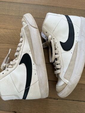 Nike Blazer ‘Mid 77 size 6.5Y